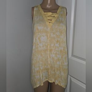 Maurices 24/7 sleeveless V-neck top featuring yellow and white tie-dye Sz Lg